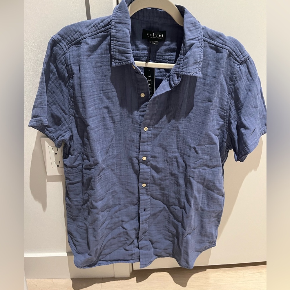 Men’s short-sleeved button up shirt